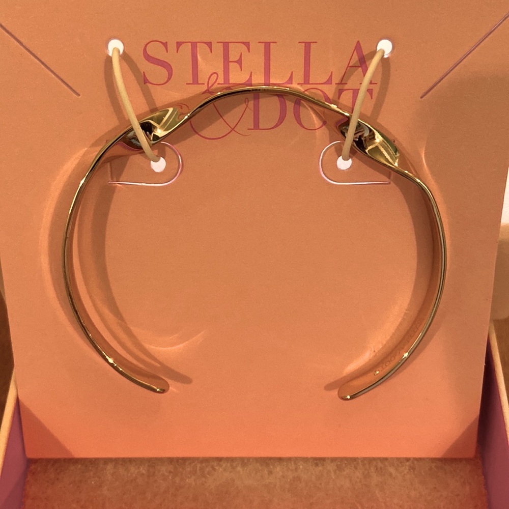 NWT Stella & Dot Delicate Twist Cuff